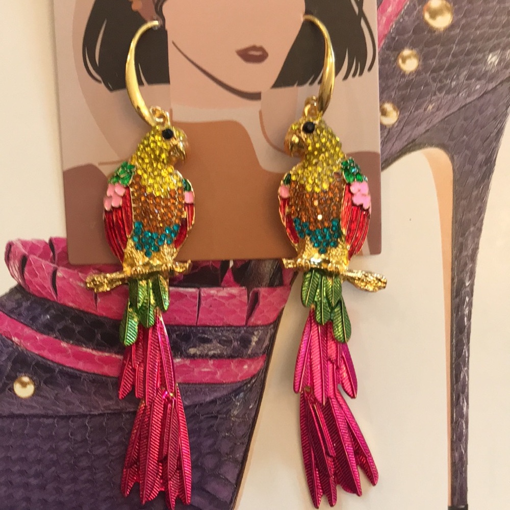 Adorable Parrot Earrings. NWOT